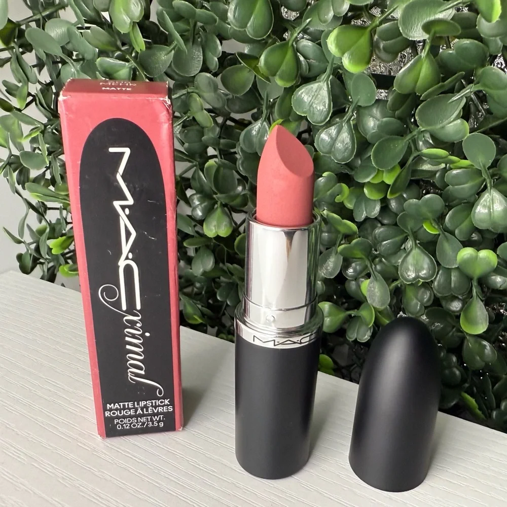 NEW IN BOX - M·A·CXIMAL SILKY MATTE LIPSTICK - 608 MEHR